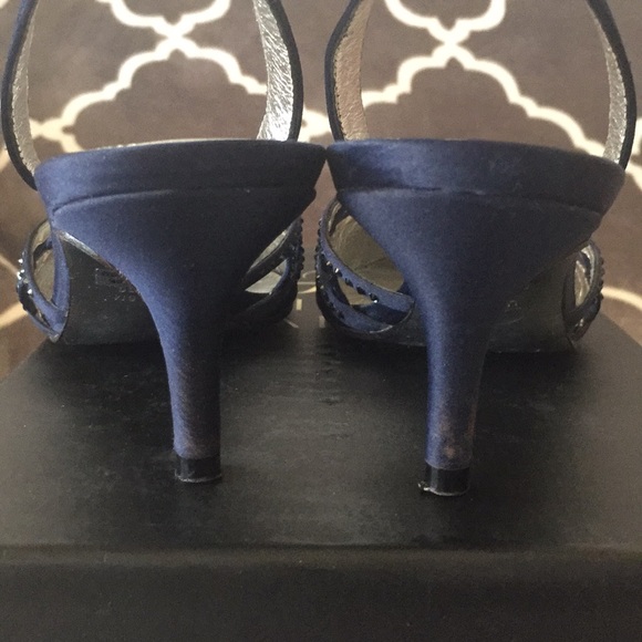 Adrianna Papell Haven Navy Satin pump in size 6 - Picture 5 of 8